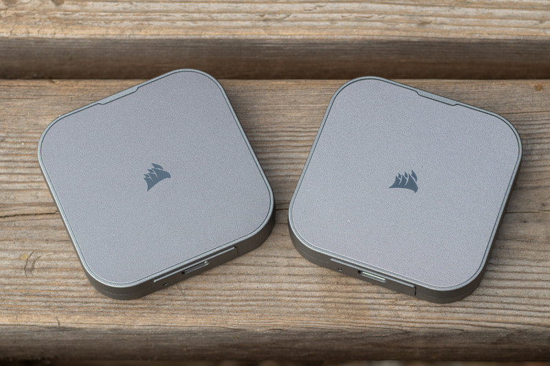 左はEX400U。右はEX300Uで、実売価格2万4,000円から