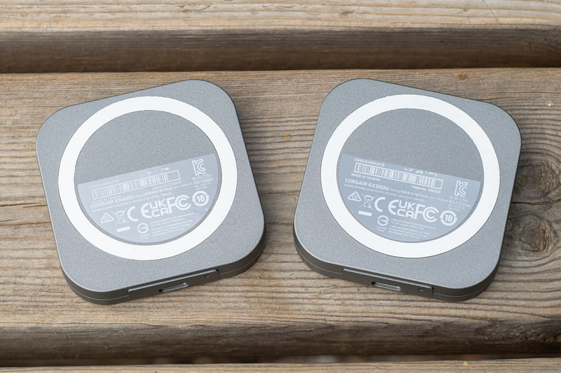 左はEX400U。右はEX300Uで、実売価格2万4,000円から