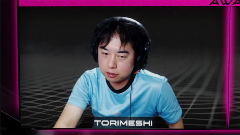 前半節、ダルシムというユニークなキャラクターを使いながらもポイントを稼いで活躍した鶏めし。広島 TEAM iXA戦で呟いた「人の心とかないんか？」の反響に戸惑いを見せ、マンガの元ネタがあったことを語り、本心ではなかったことを伝えていた。なお、調べてみたところ「呪術廻戦」での煽り文句が元ネタだったようだ