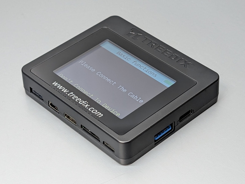 製品本体。サイズは6.5×7.5cmと正方形に近い形状