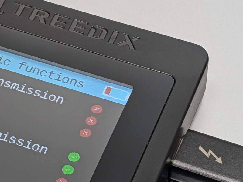 電池駆動にも対応するが電池消費は異常に早い。スリープ時も変わらず放電しているように感じられるので、USB駆動がベターだ