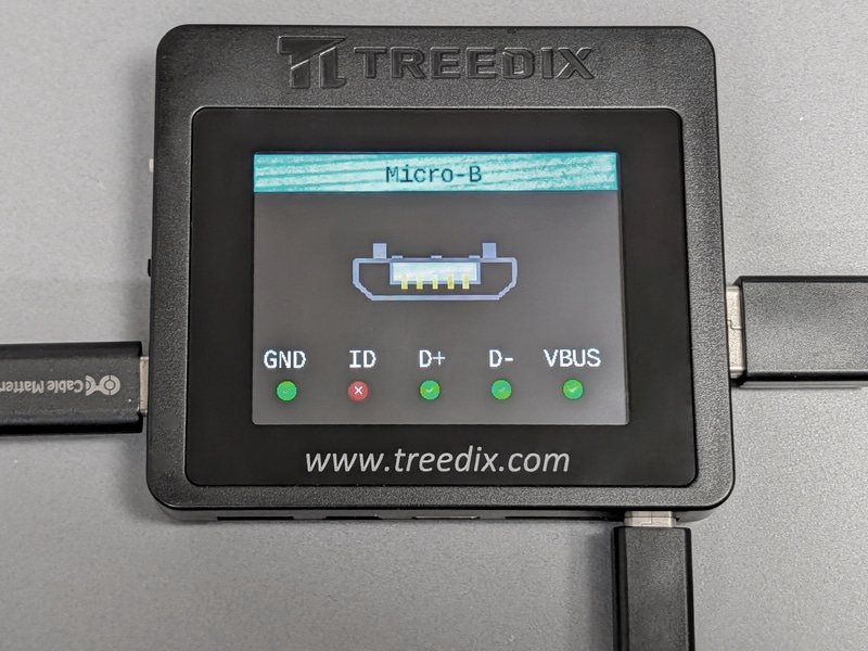 ケーブルに応じて画面のデザインは変化する。これはmicroBケーブル接続時の画面