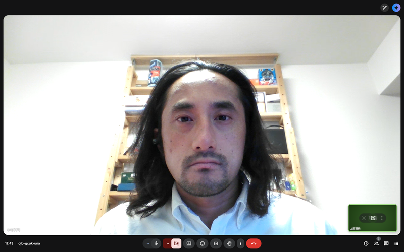 左がVAIO SX14(2021年モデル)、右がVAIO SX14-RでのWebカメラの状態。基本設定は同じで、VAIO SX14-Rでは「HDR明るさ補正」といった機能をオンにしている。この部屋の明かりは電球色なのだが、VAIO SX14-Rではホワイトバランスが調整されており画質も良い