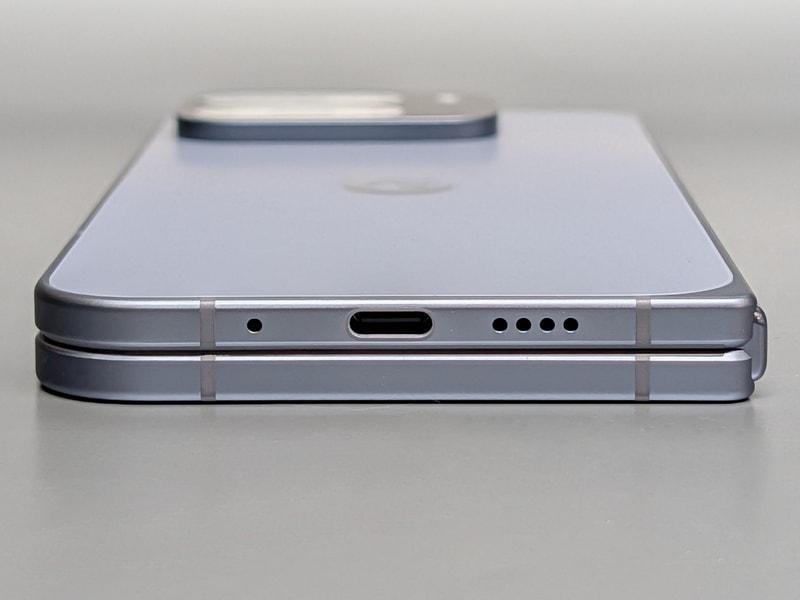 底面。USB Type-Cポートがある