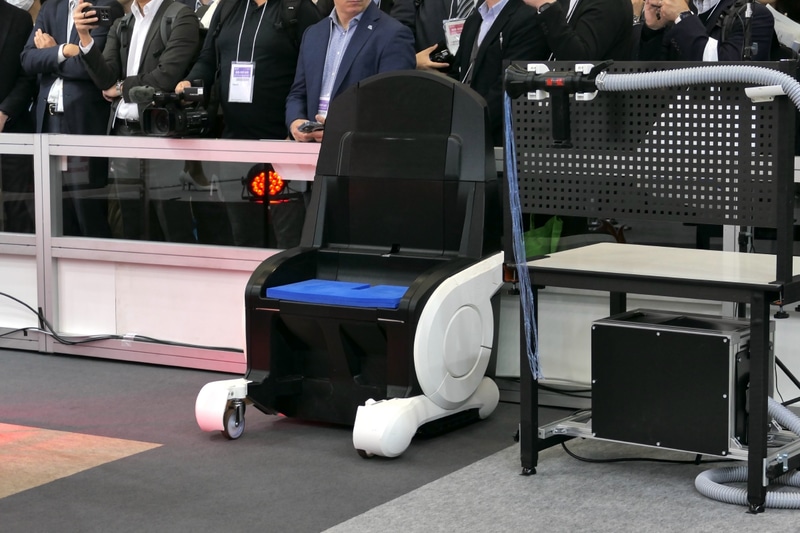 専用車椅子「Kaleido Station」。ロボットへの給電機能もある