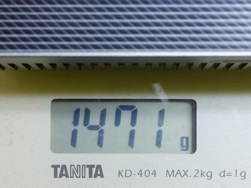 重量は実測で1,471g