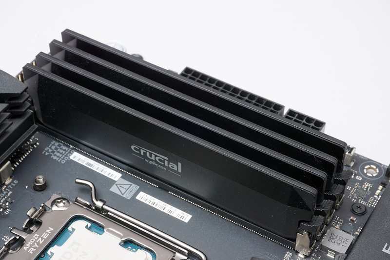 64GB環境はMicronのCrucial DDR5 Pro CP2K16G60C36U5Bを4枚装着