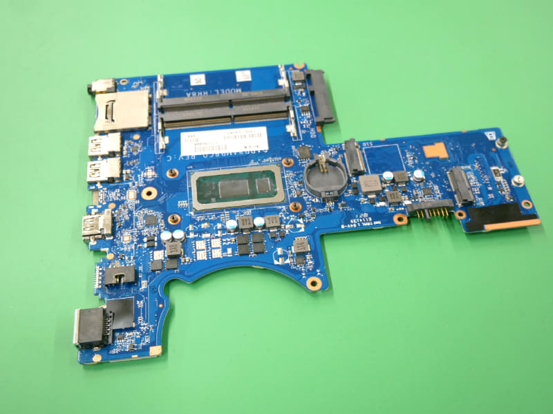 修理が完了したマザーボード