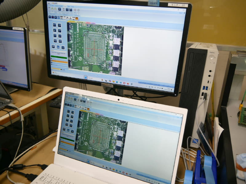 マザーボードを撮影した画像を表示しているところ