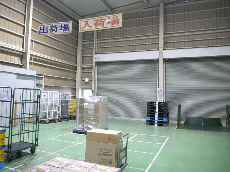 保守用部品などが入庫するエリア