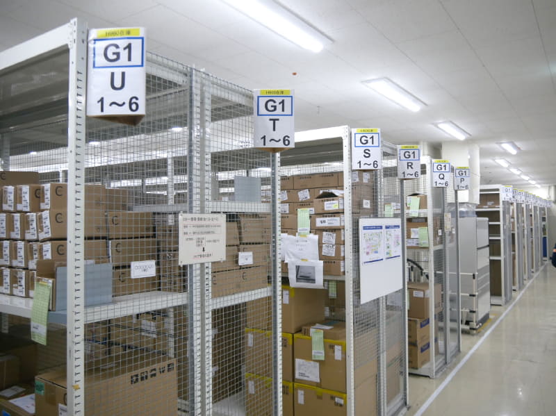 部品はエリアごとに管理されている。部品倉庫面積は約7500平方メートル。サッカーコート1面ぐらいの広さになる