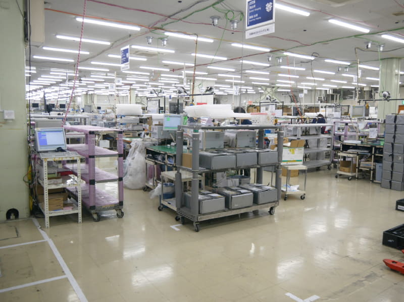 着荷した修理品はリペアセンターに入り、開梱、検品、システム入力作業から実施する