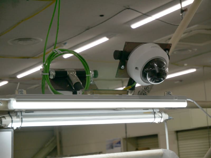 着荷した修理品は上部のカメラで同梱している付属品などをすべて記録する