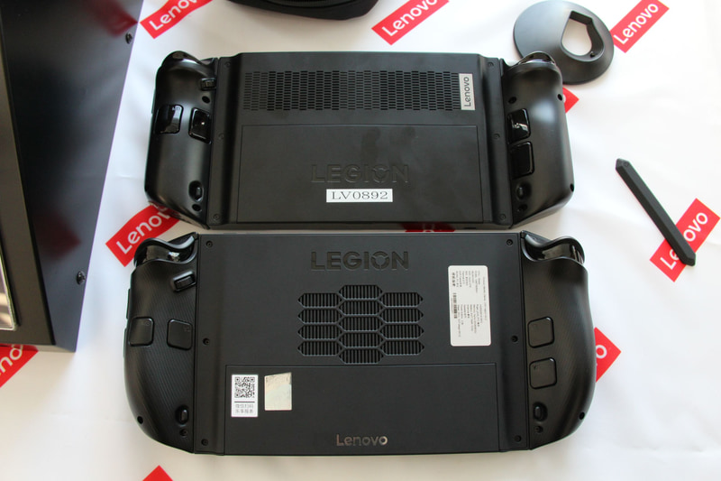 背面。隣り合うボタンの間隔が広く取られ、押し間違えにくくなった