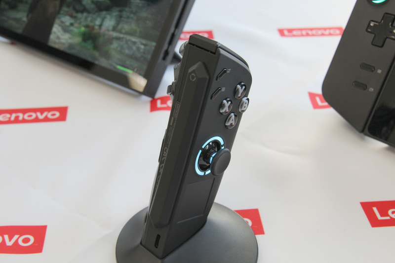 コントローラのポゴピン端子部に付属のカバーを被せることで、握り込んだ時の手汗などの付着を防ぐ