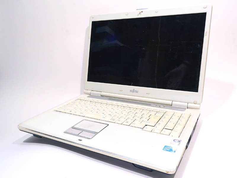 もう1台、不要なノートPCについても処分する。富士通のノートPCでWindows Vista搭載の古いノートPCとなる。型番のチェックは忘れてしまった……