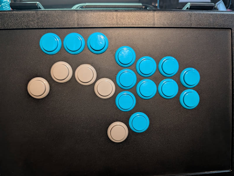 テンションが上がってしまい、思わず3,000円台で販売していた中古の「自作レバーレスコントローラ」を購入