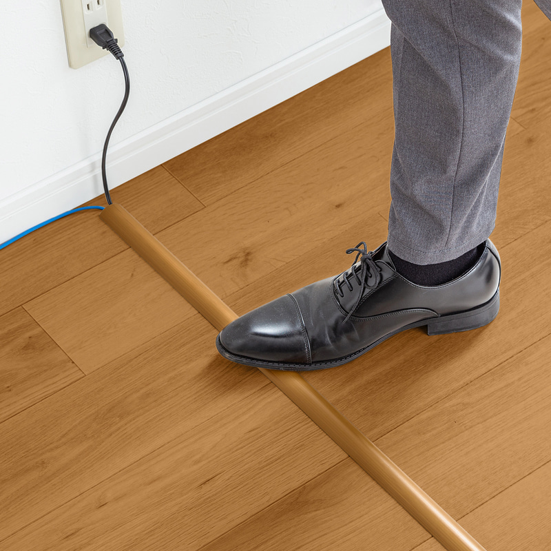 フローリングになじむ木目調デザイン