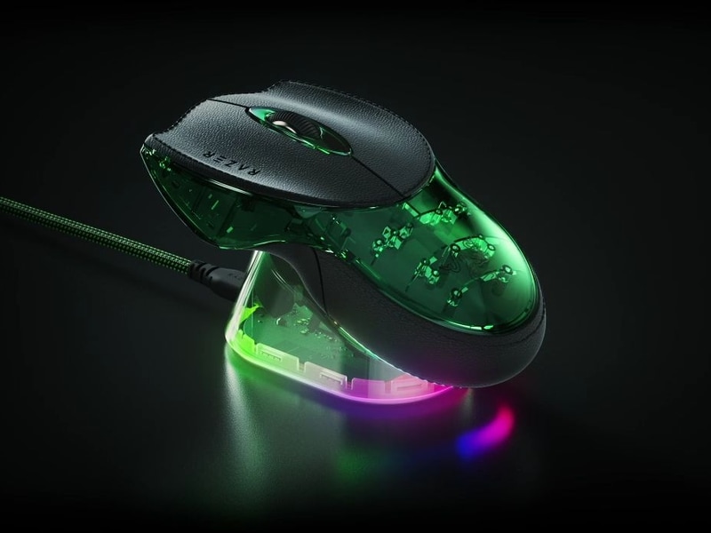 専用の充電器兼ワイヤレス接続ドングルであるMouse Dock Pro