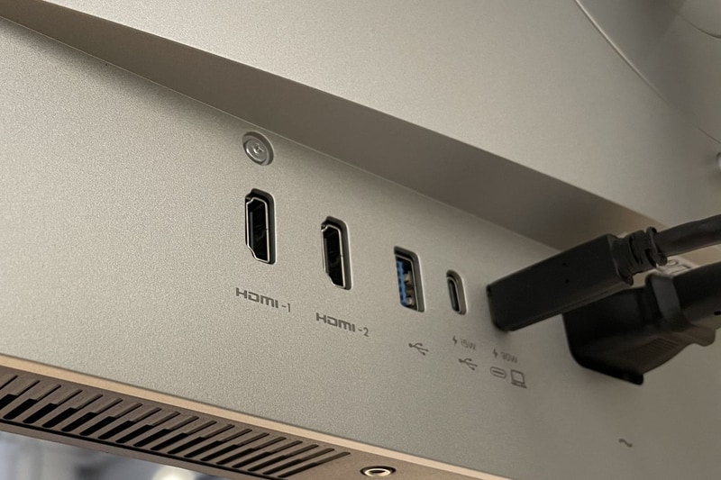 4Kモデルの背面インターフェイス