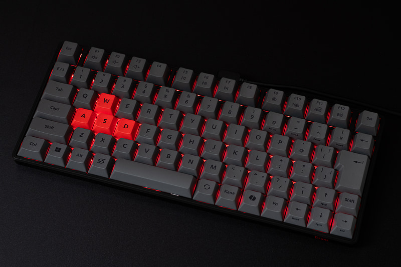 RGB LEDバックライトを内蔵する