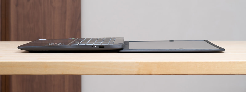 ヒンジは180度開く設計