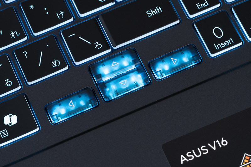 W/A/S/Dキーと矢印キーが半透明になっているのはゲーミングらしい部分