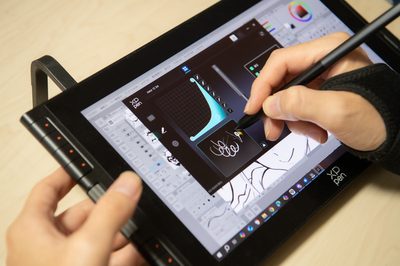 設定アプリから好みに応じた筆圧カーブの調整が行なえる