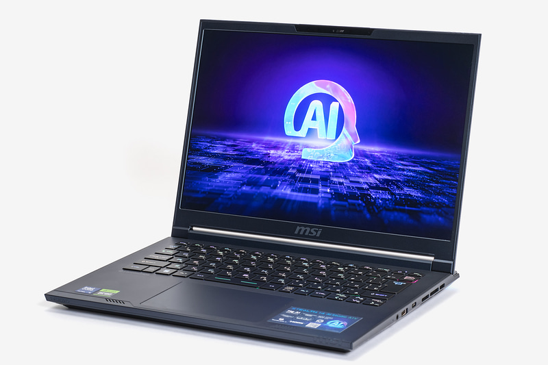 MSIのエディオン専売モデル「<a href="https://www.edion.com/detail.html?p_cd=00082510879" class="n" target="_blank">Stealth 14 AI Studio A1V</a>」(型番: Stealth-14-AI-Studio-A1VEG-0345JP)。価格は14万9,800円(12月中旬時点)