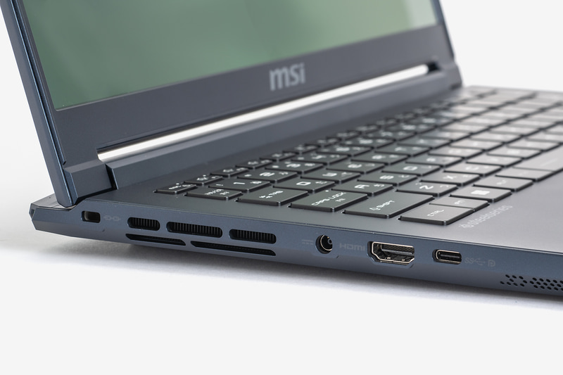 左側面にHDMI出力、USB 3.2 Gen 2 Type-C