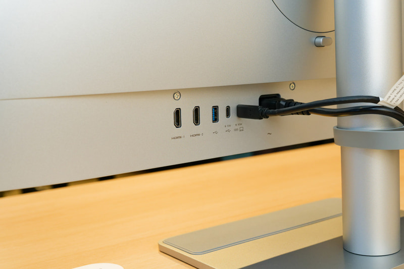 Macと似たデザインのポート周り