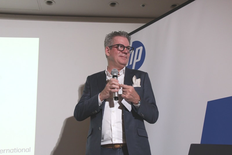 冒頭の挨拶を述べるスコット・バスフォード氏