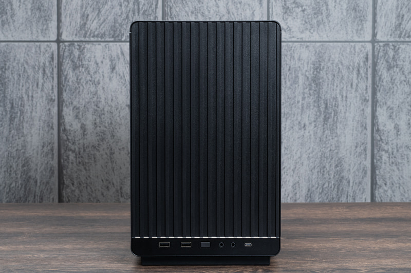 高さ321mmの背の低いミニタワータイプ