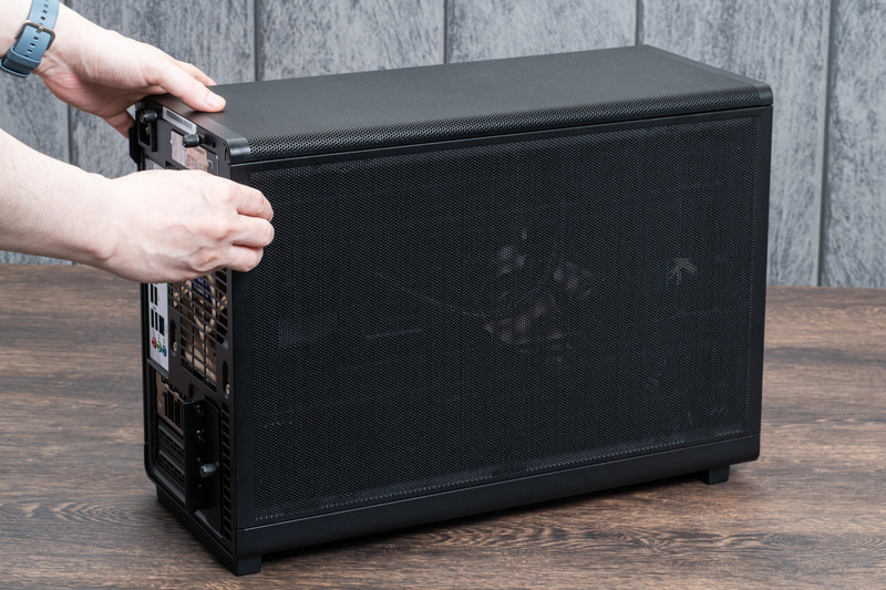 サイドは手で簡単に開けられる