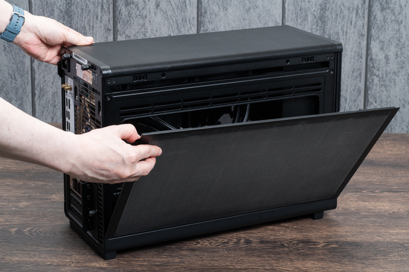 サイドは手で簡単に開けられる