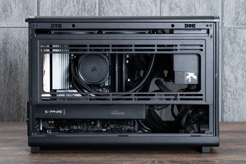 非常にシンプルなレイアウトで、エアフローを阻害するものも見当たらない