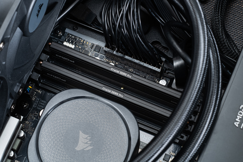 メモリは32GBが2枚、