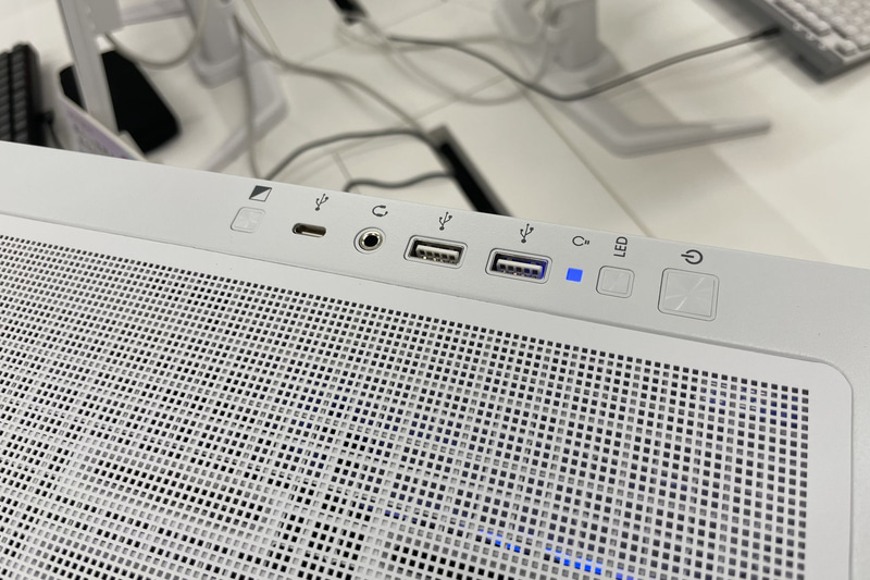 左端がモード切替スイッチ