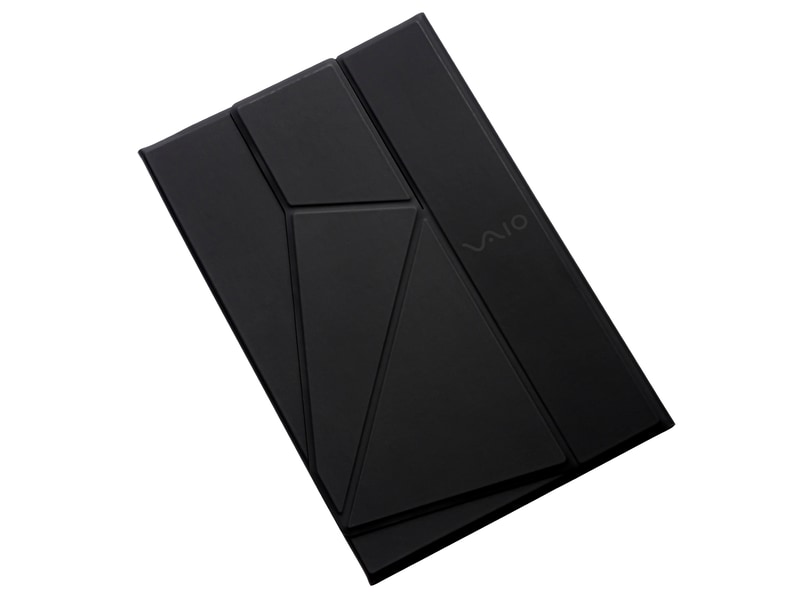 新しいカバースタンドでは、約120g軽量化されて約320gまでダイエット。防汚コーティングも施された