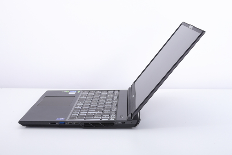 ディスプレイを最大限に開いた状態