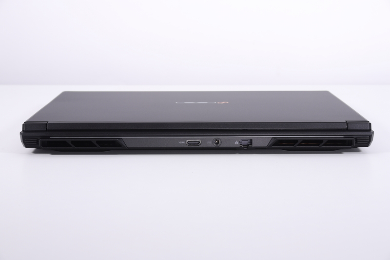 背面。HDMI、電源入力、有線LAN(2.5GbE)