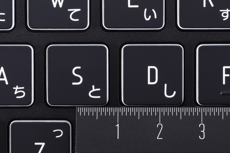 主要なキーのキーピッチは約18.2mm