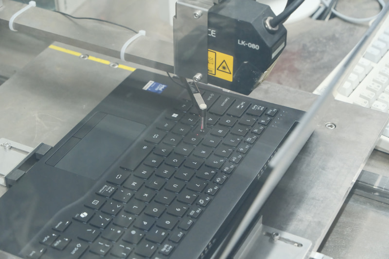 変形や沈みを測定している