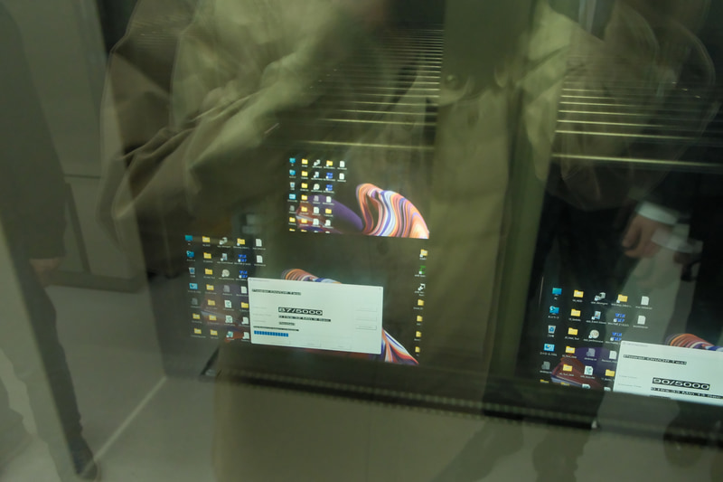 中には試験中の製品が入っていた