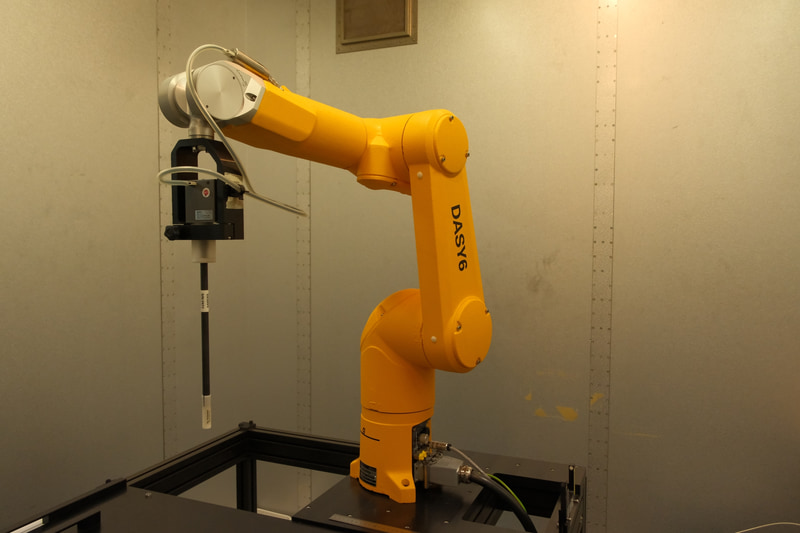 この先端(プローブ)を液体の中に入れて測定する