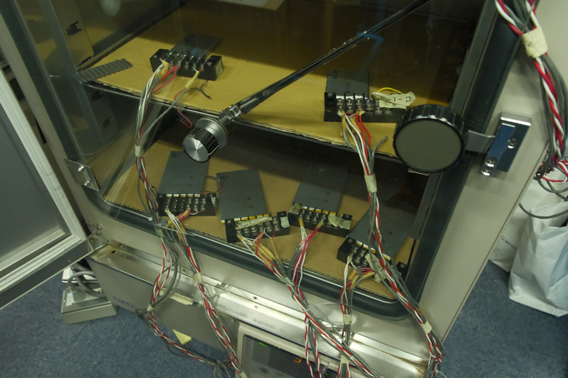 充放電を繰り返して寿命を確かめる