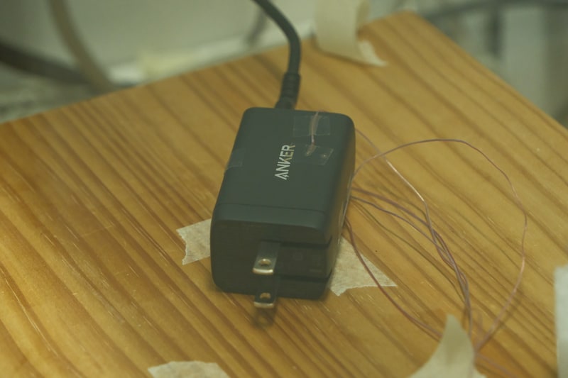 今回はAnkerのUSB充電器が入っていた。ノートPCと一緒にノベルティとして提供しているもので、FCCLに製造責任はないが、最低限のチェックはしているとのこと