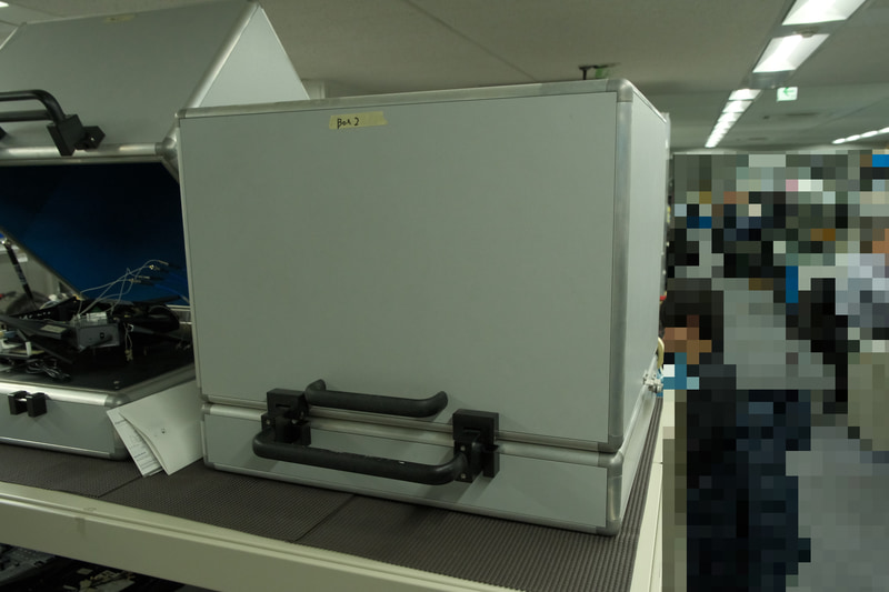 中に機器を入れて、蓋を閉じて使う