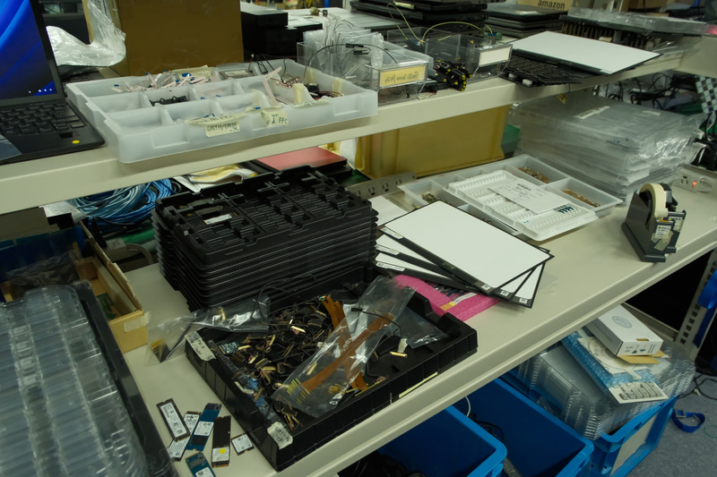 試験に使う各種パーツが置いてあるエリア。試験内容に応じてここから部品を持っていくのだそう