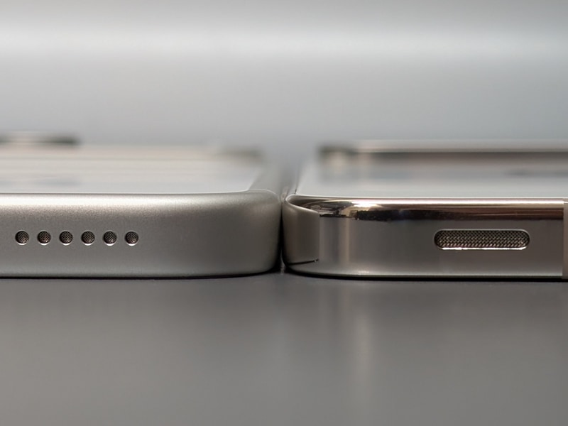 厚みの差は0.25mmしかないのだが、手に持つと数値以上に差を感じやすい。丸みを帯びたiPhoneのデザインも一因だと考えられる